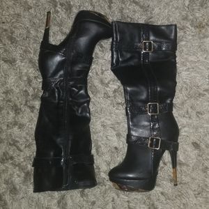 knee length all black pumps